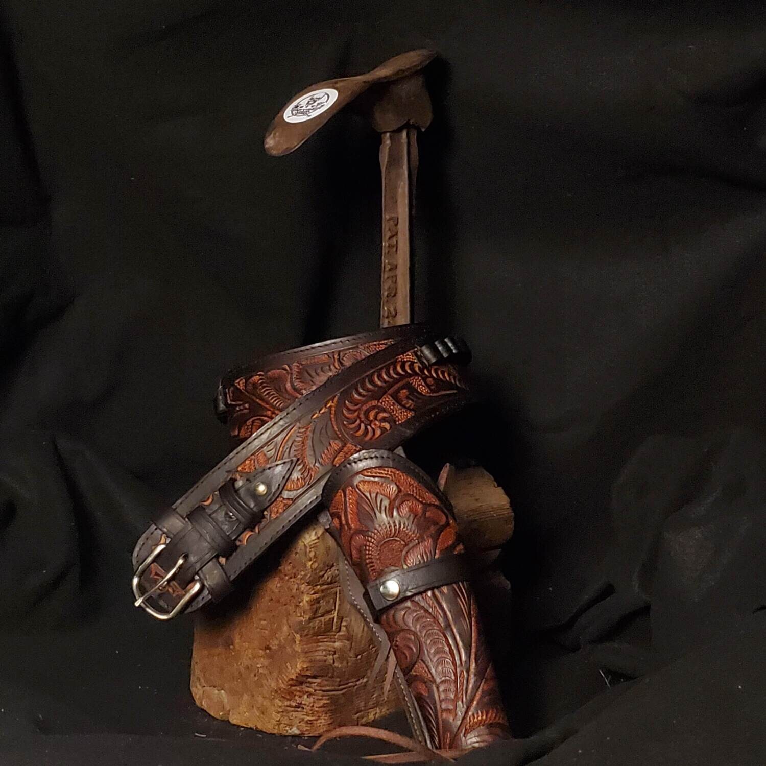 Tooled Leather Pistol Holster (44/44) BR