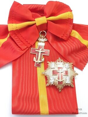 Gran Cruz de la Orden del Mérito Naval distintivo rojo con banda y venera