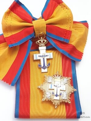 Gran Cruz de la Orden del Mérito Naval distintivo azul con banda y venera