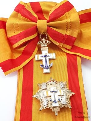 Gran Cruz de la Orden del Mérito Naval distintivo amarillo con banda y venera