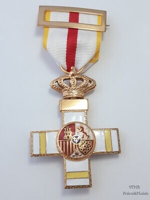 Cruz de la Orden del Mérito Militar distintivo amarillo