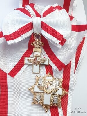 Gran Cruz de la Orden del mérito aeronáutico distintivo blanco con banda y venera