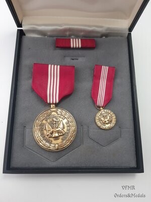 Medalla de servicio civil superior