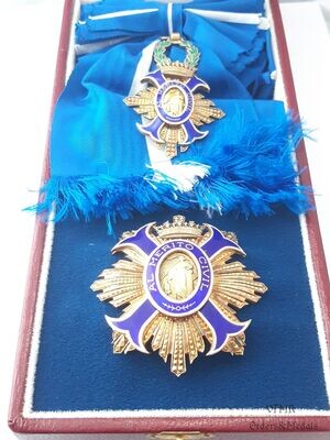 Gran Cruz de la Orden del Mérito Civil con banda y venera