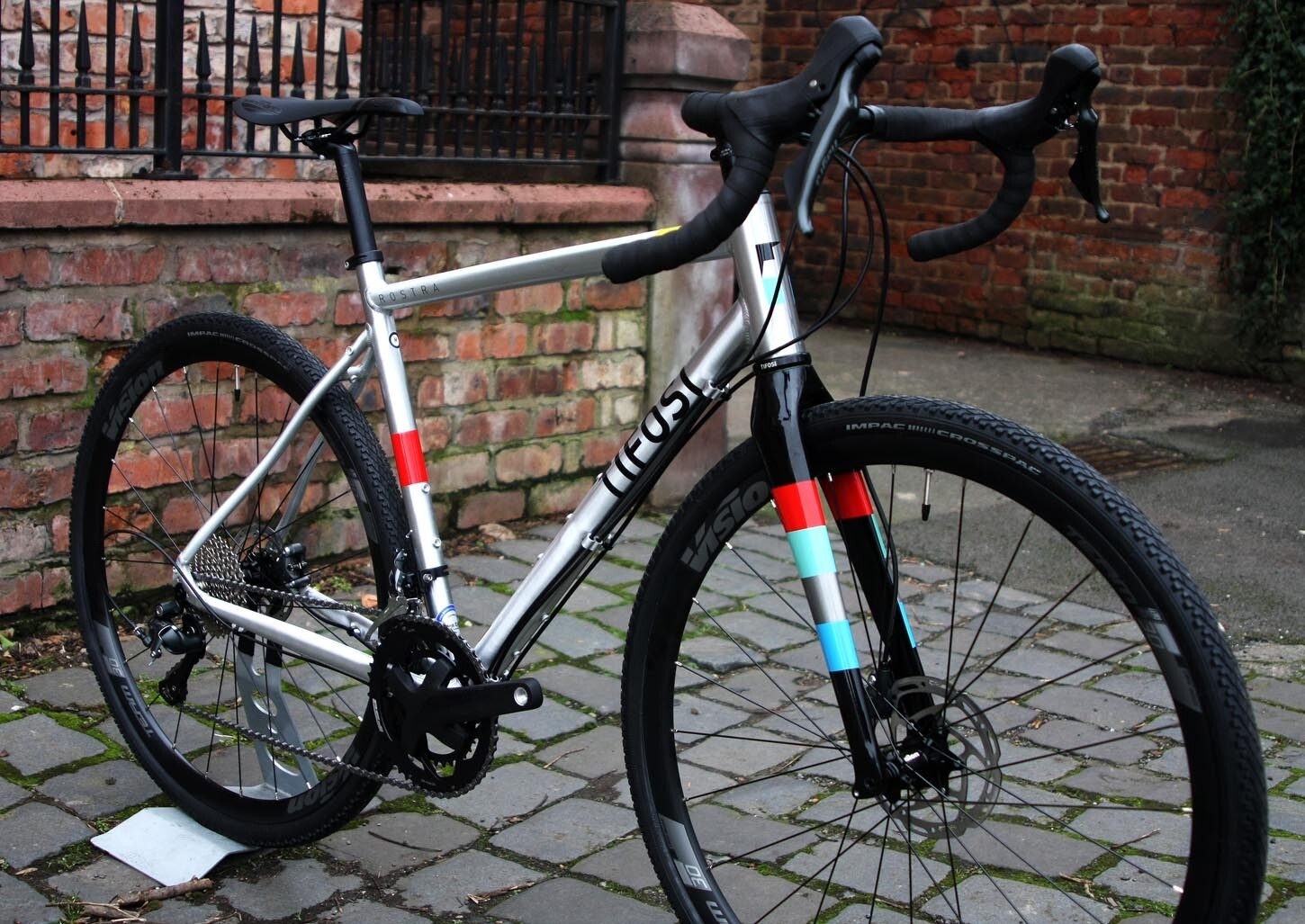 Gravel bike tiagra 2025