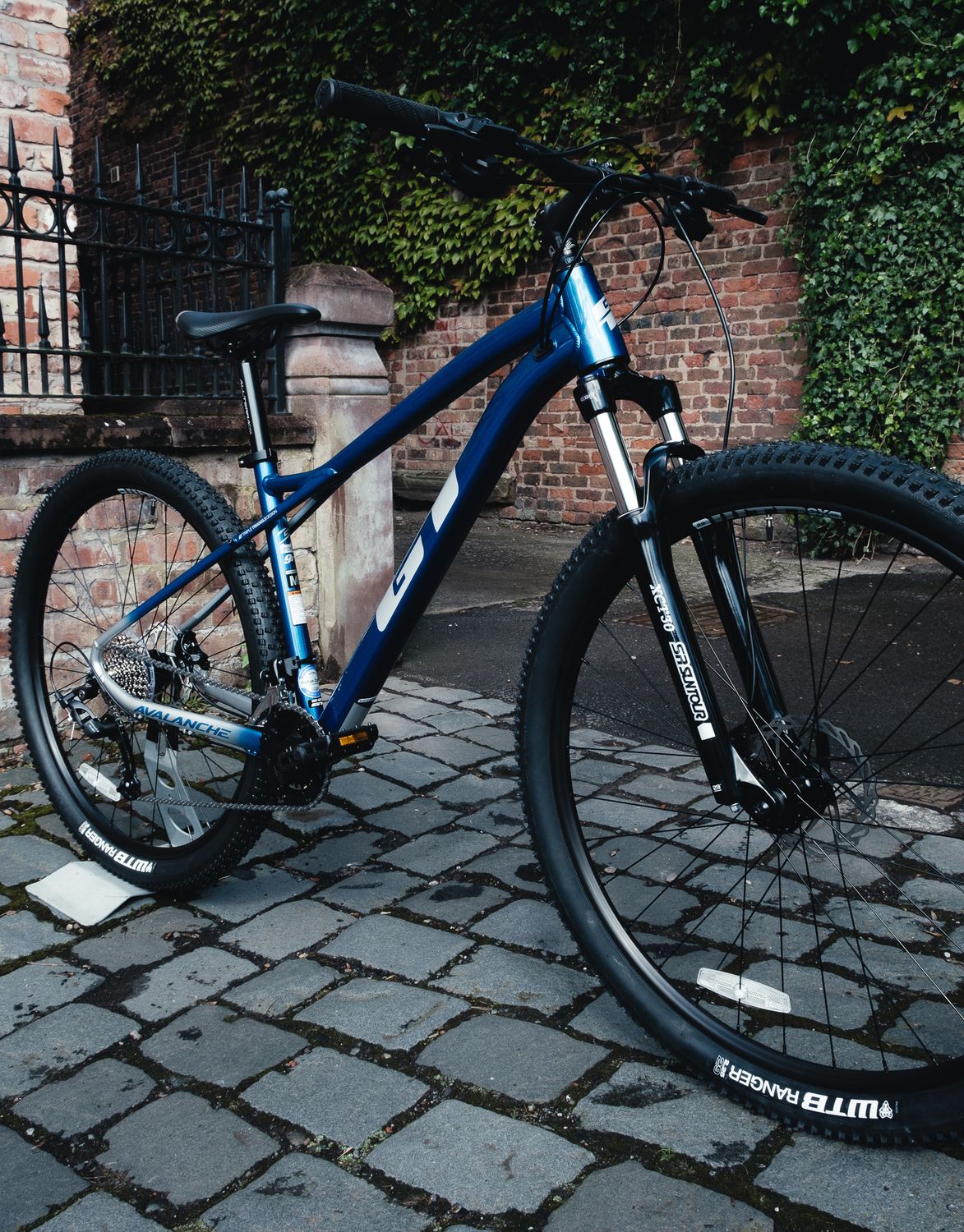 GT Avalanche Sport Mountain Bike