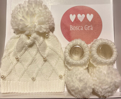 Cream Pearl Detail Hat &amp; Bootie Gift set