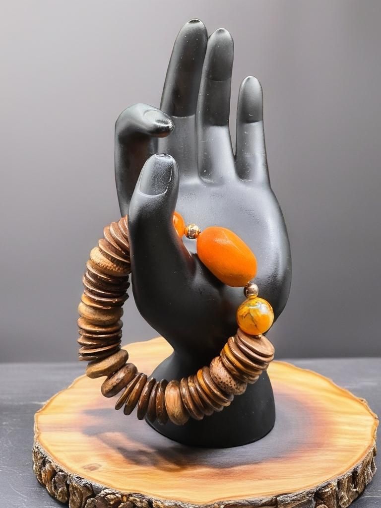 Beautiful Woman&#39;s Wood Disk and Agate Bracelet