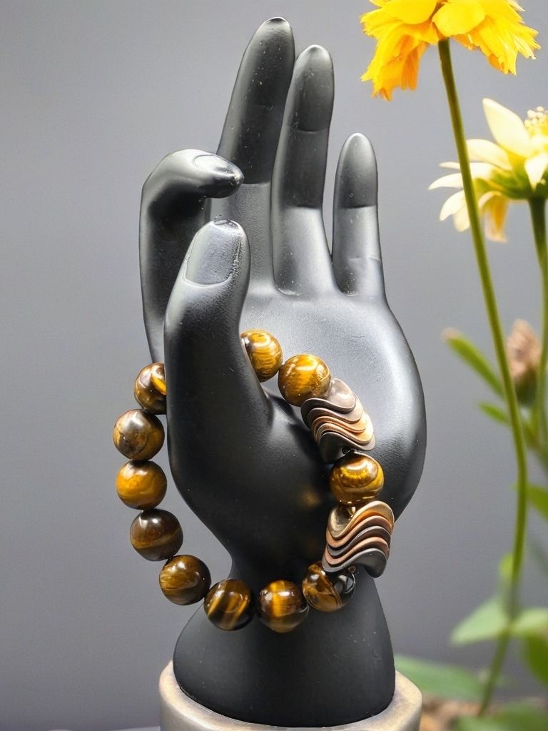 Beautiful Women&#39;s Tigar Eye with focal