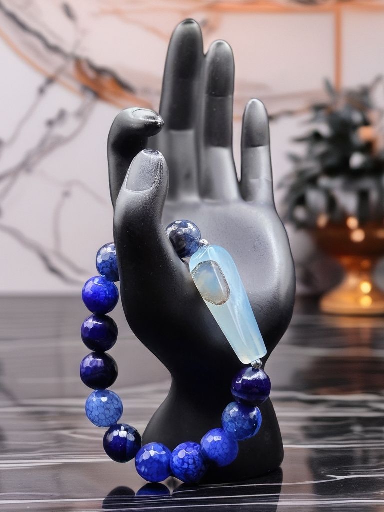 Beautiful Men&#39;s Blue Agate bracelet with light blue focal piece