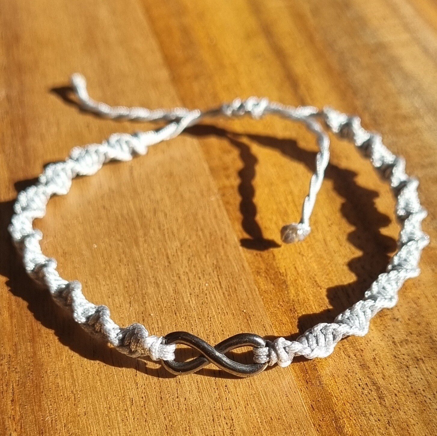 Armband Infinity schwarz gedreht, Farbauswahl