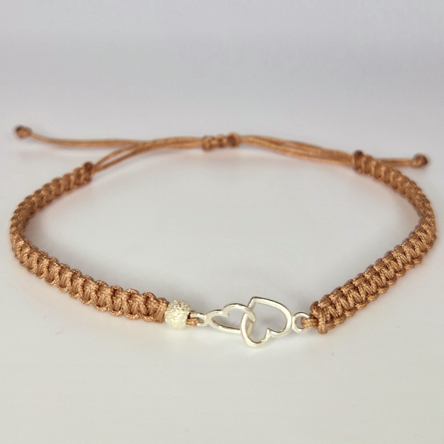 Armband mit verschlungenen Herzen 925 Silber und 925 Silberperle Stardust, Bandfarbe hellbraun