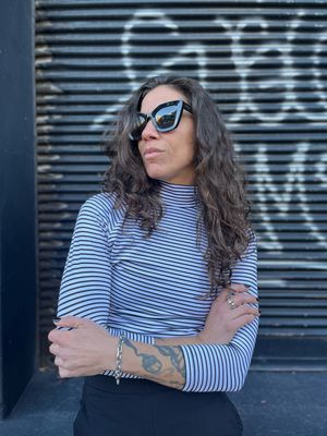 Polera Mona Rayitas