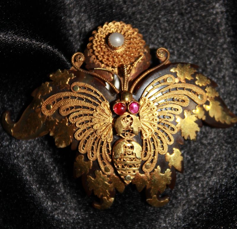 21K Yellow Gold and Ruby Moth Pin