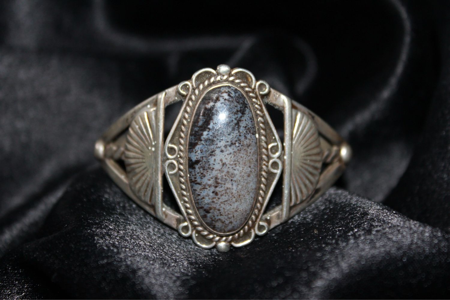 Sterling Silver Bracelet with one Agate Cabochon