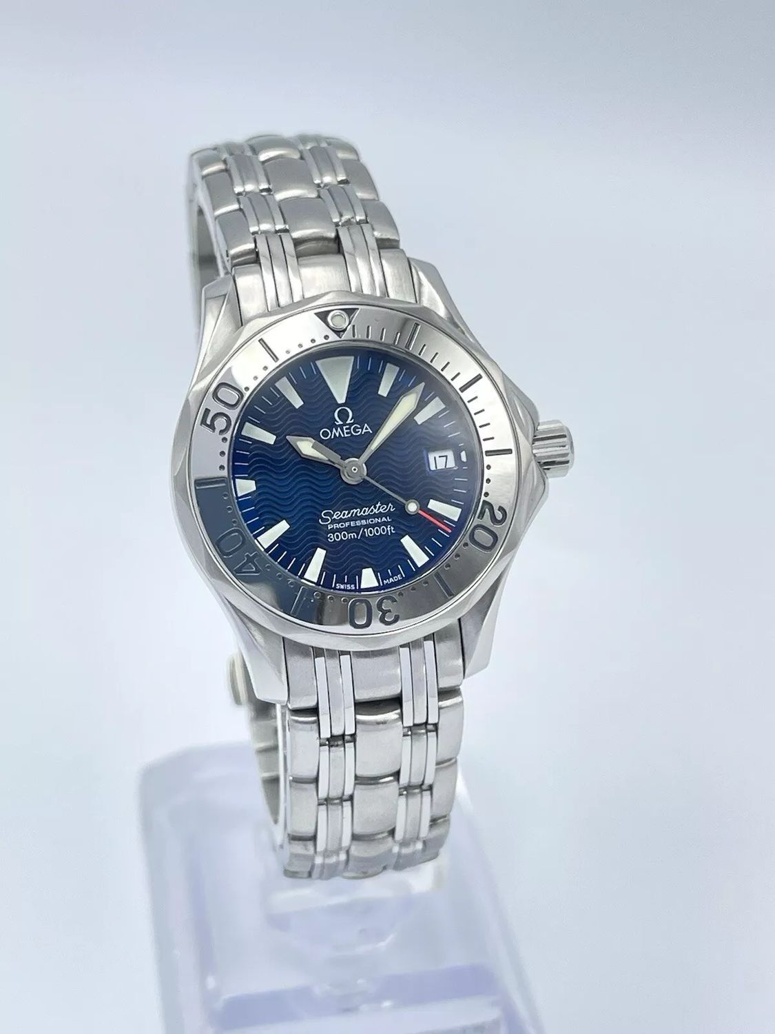 Omega Seamaster Professional 300m 2283.80 Electric Blue Dial 29mm Ladies Quartz