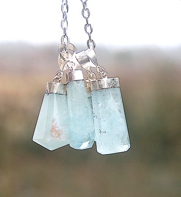 One Aquamarine Crystal Pendant Box &amp; Chain Cleansing - Release Traumas &amp; Karma