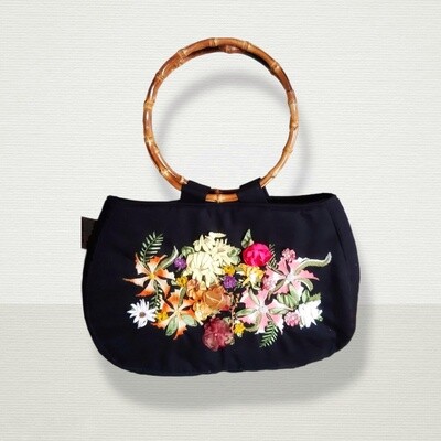 Cartera bordada con cinta