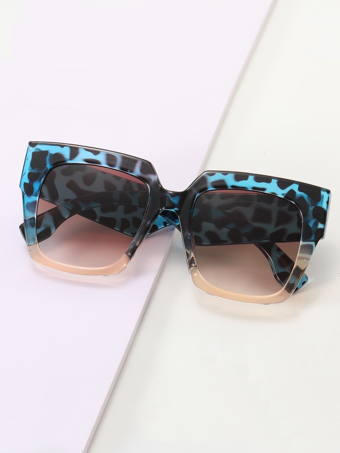 Oversize square glasses