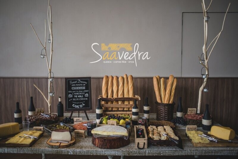 Mesa de Quesos y Carnes Frías Gourmet