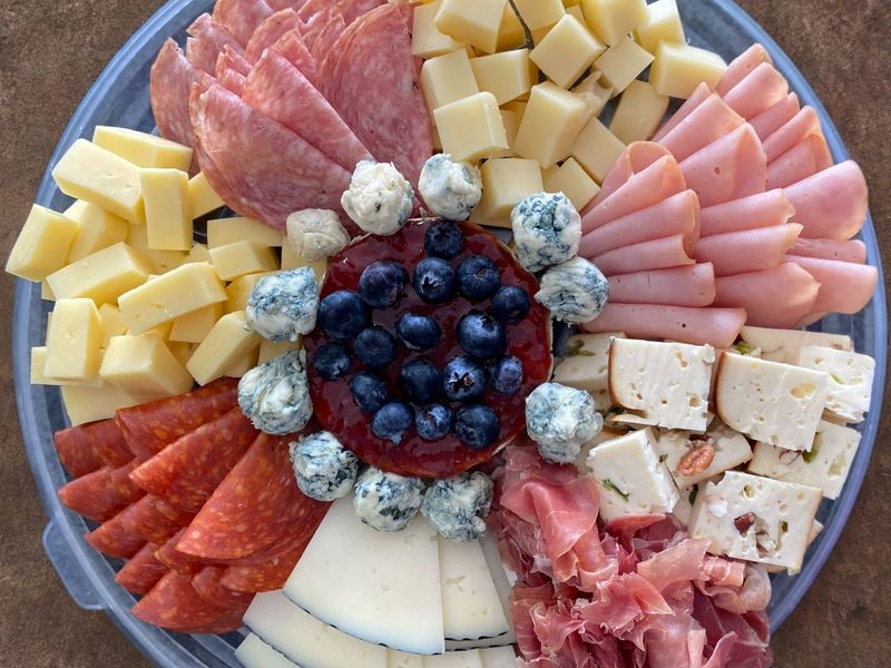 Botanas de Quesos y Embutidos