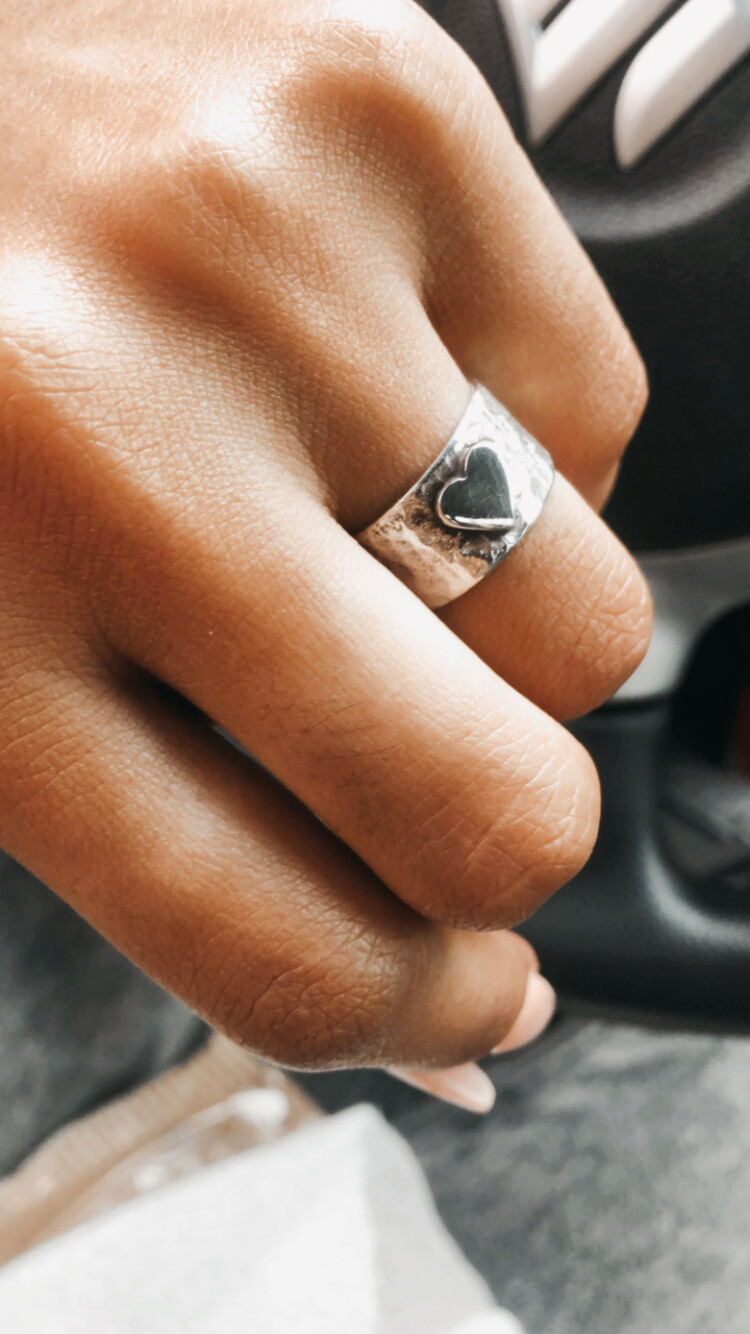 Anillo martillado Corazon