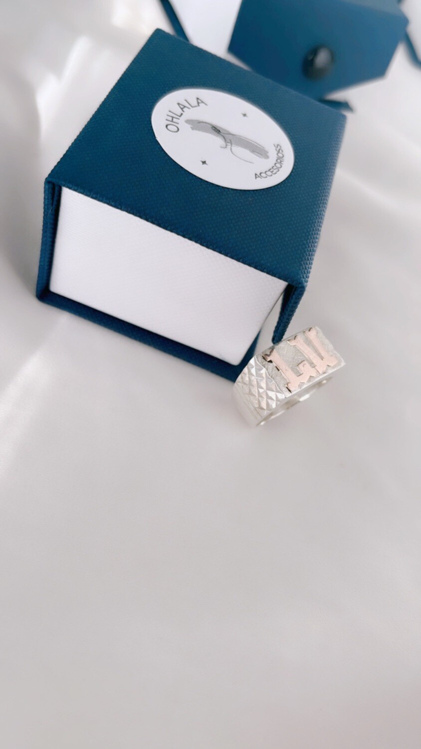 Anillo mesa iniciales oro caballero