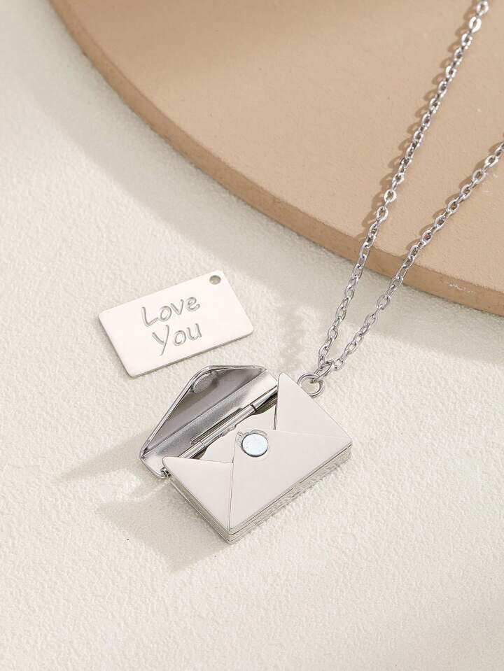 Collar sobre y carta