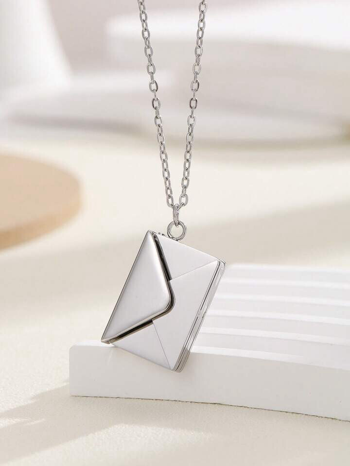 Collar sobre y carta