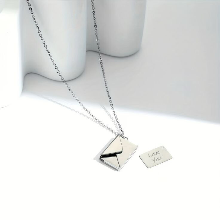 Collar sobre y carta