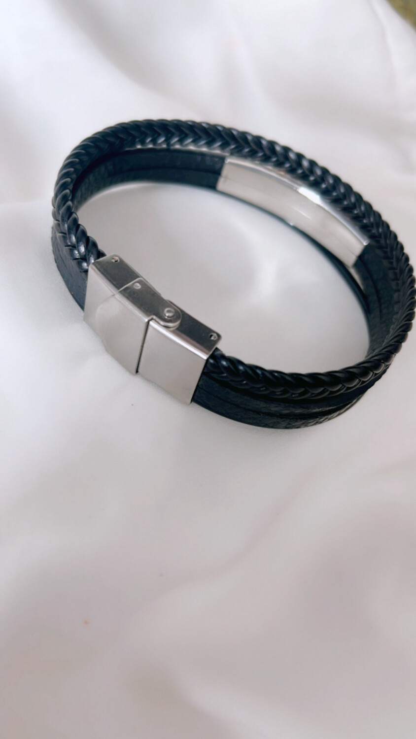 Pulsera cuerina