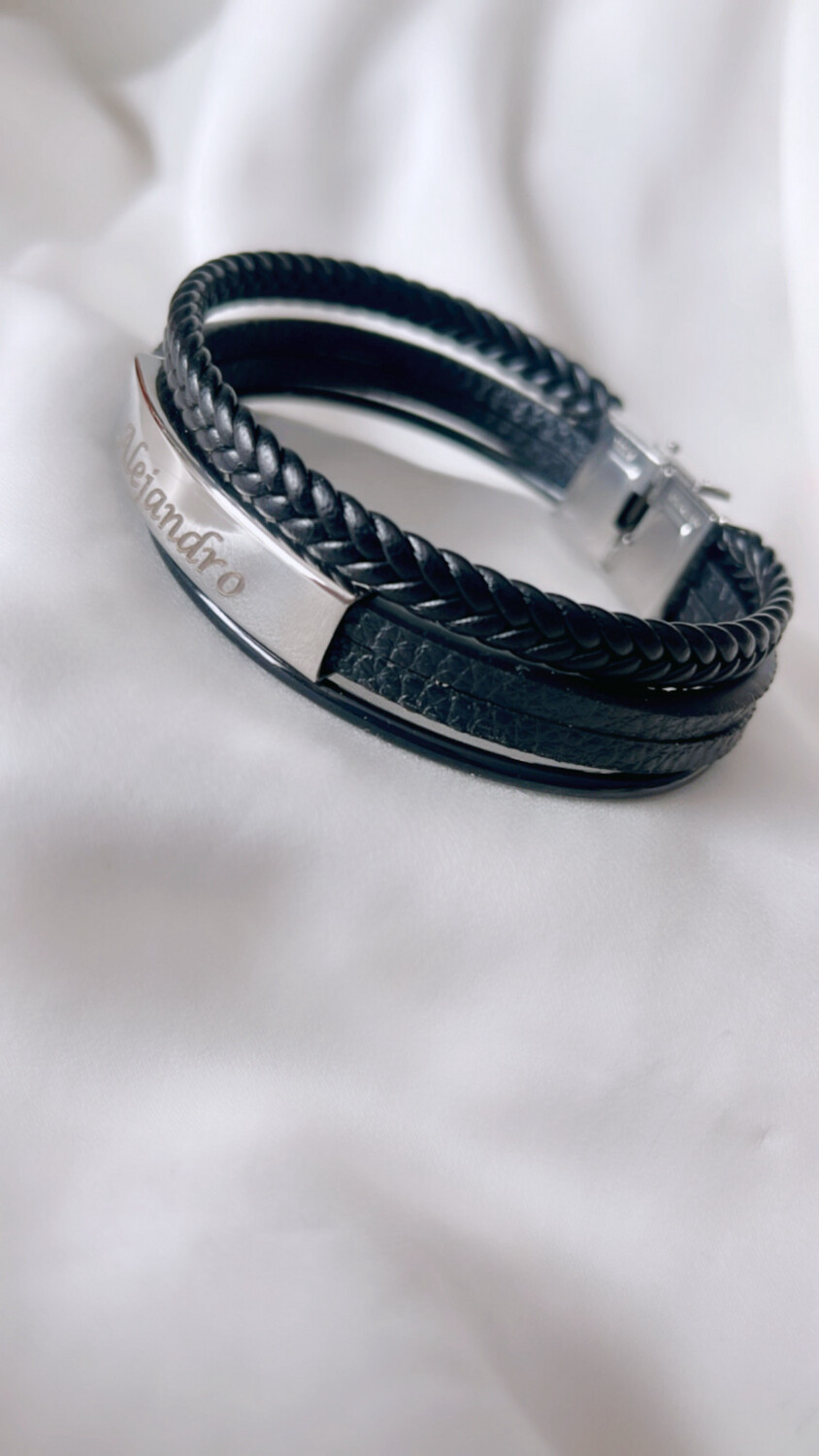 Pulsera cuerina