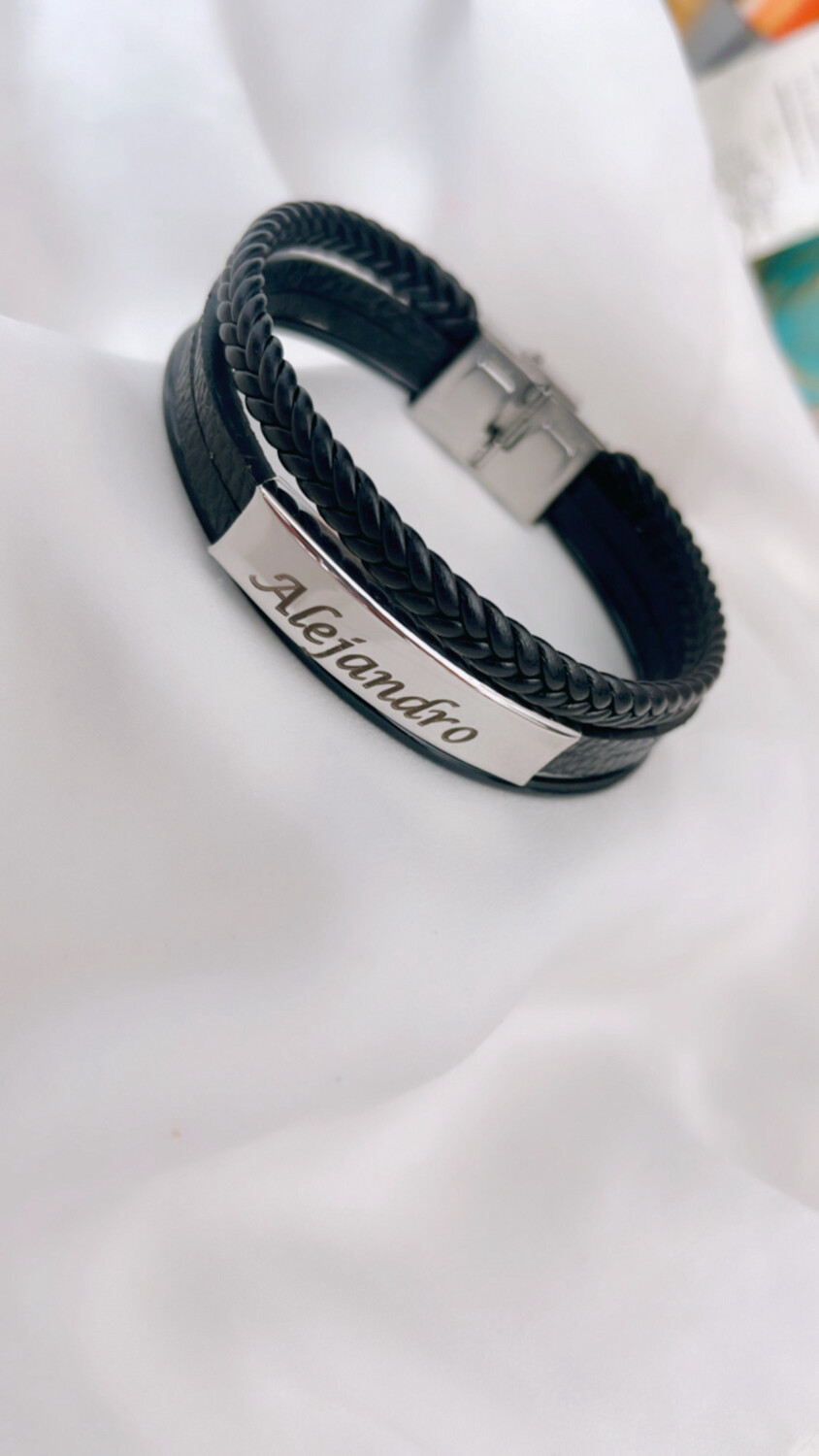 Pulsera cuerina
