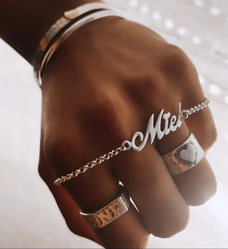 Pulsera rolo nombre cursiva