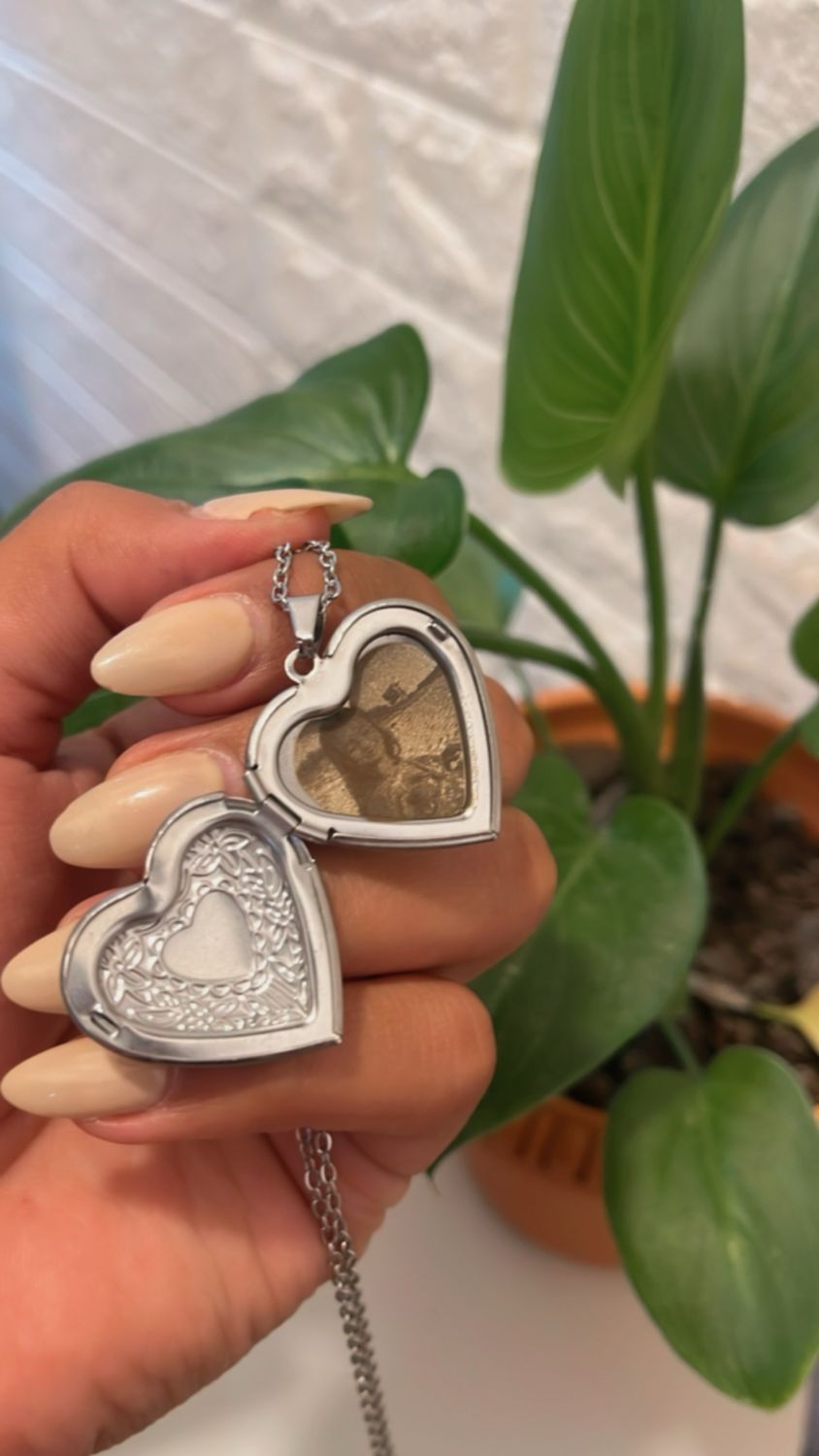 Relicario corazón relieve