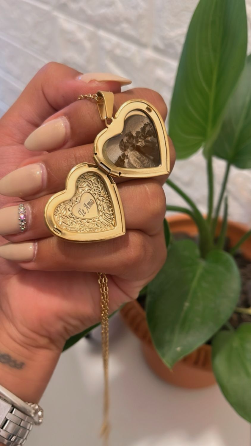 Relicario corazón relieve