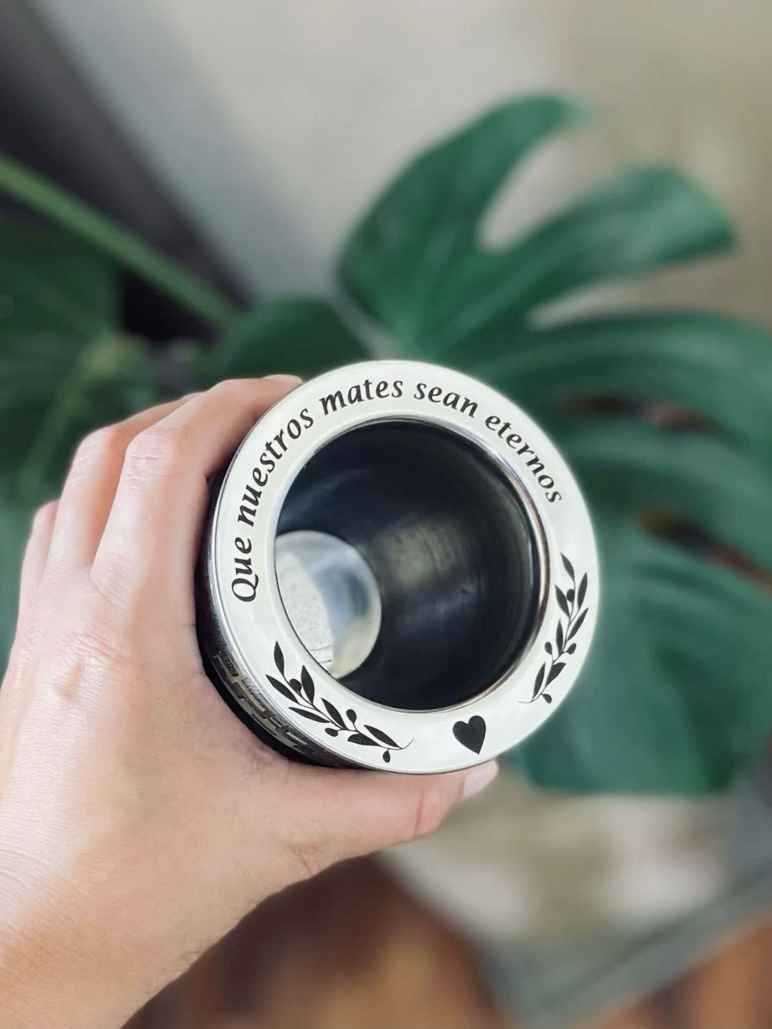 Mate grabado en cerámica