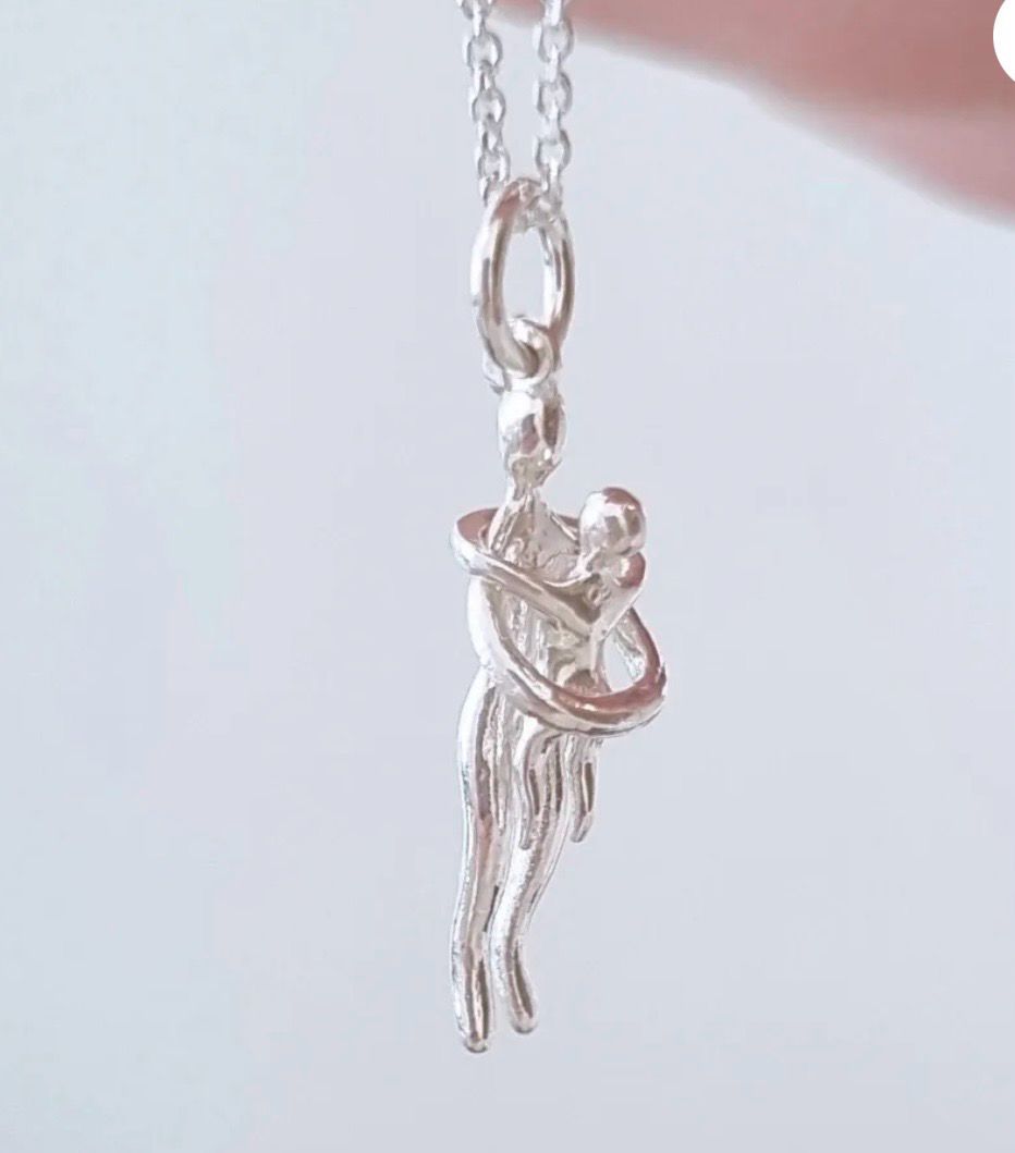 Collar abrazo madre e hij@