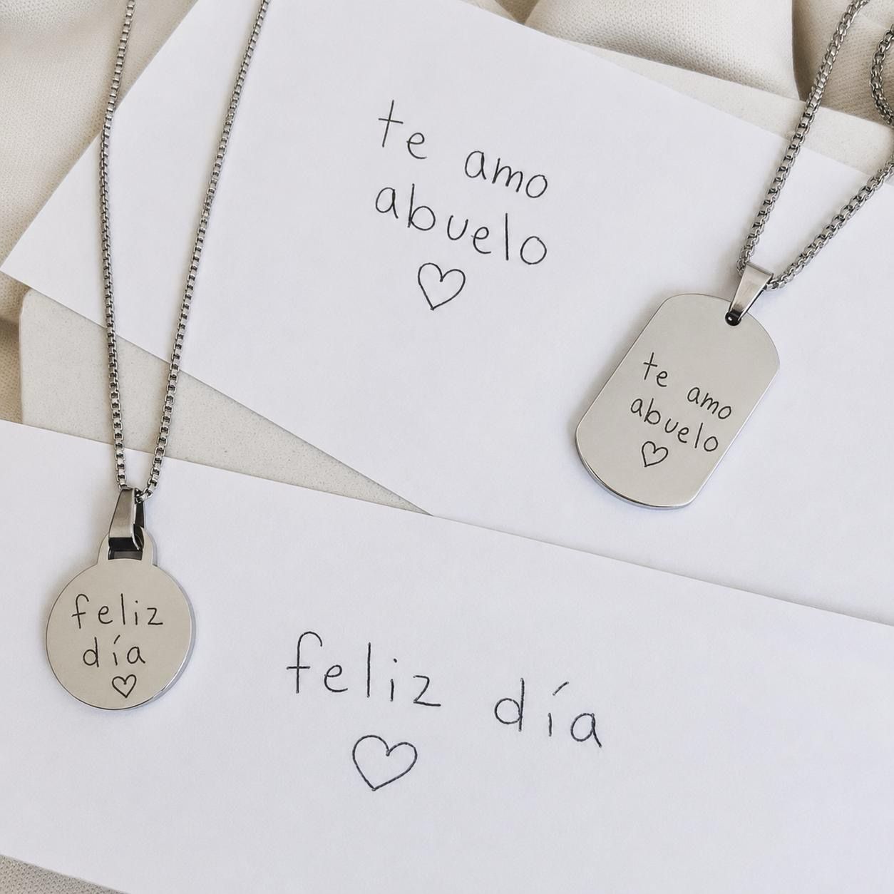 Collar con texto escrito