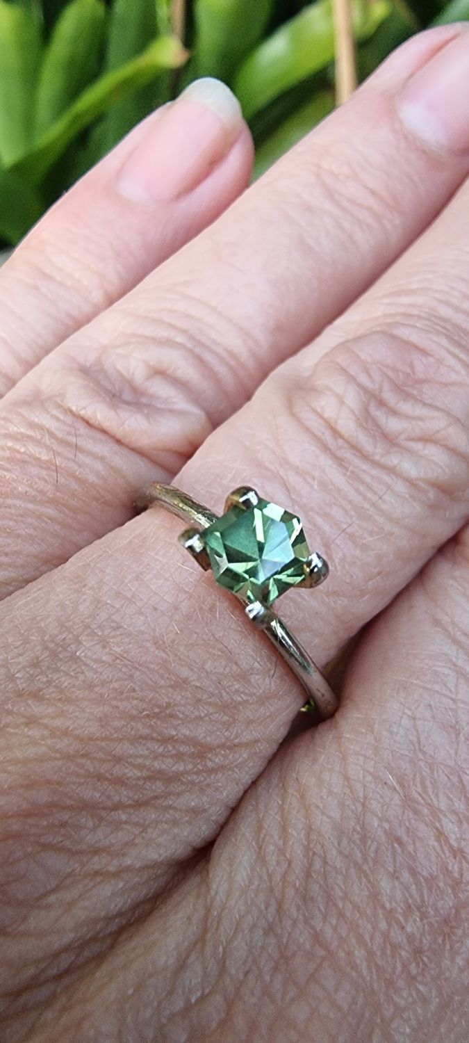 Green Parti Hex Sapphire 0.75crt