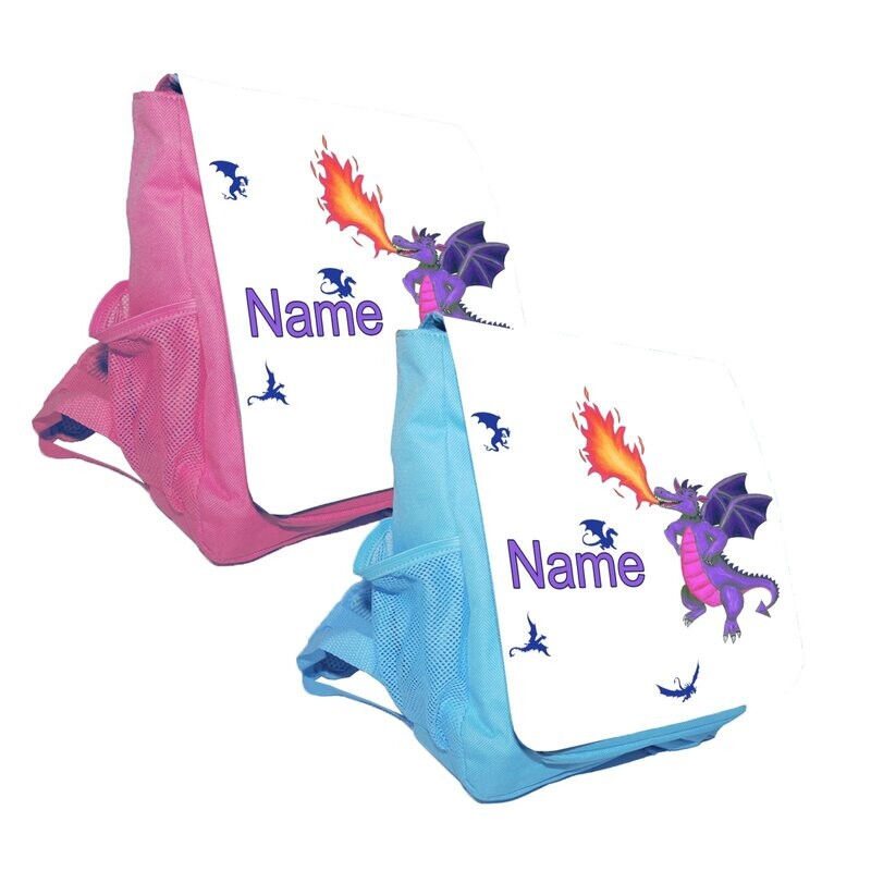 lila Drache Kindergartenrucksack "Kindergartenrucksack mit lila feuerspeiendem Drachen vor Sternenhimmel. Perfekt für Fantasy-Fans."