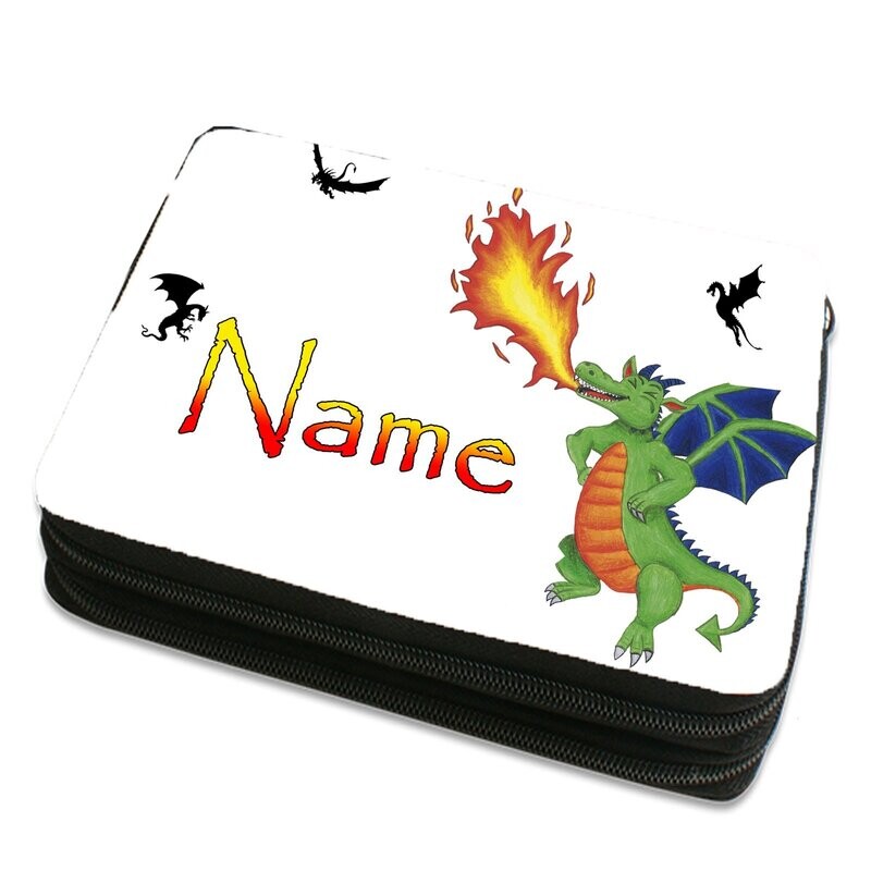 grüner Drache Federmäppchen Abenteuerliches Federmäppchen mit grünem Drachen-Motiv. Mit Namen personalisierbar, ideal für Märchenliebhaber und Abenteurer.