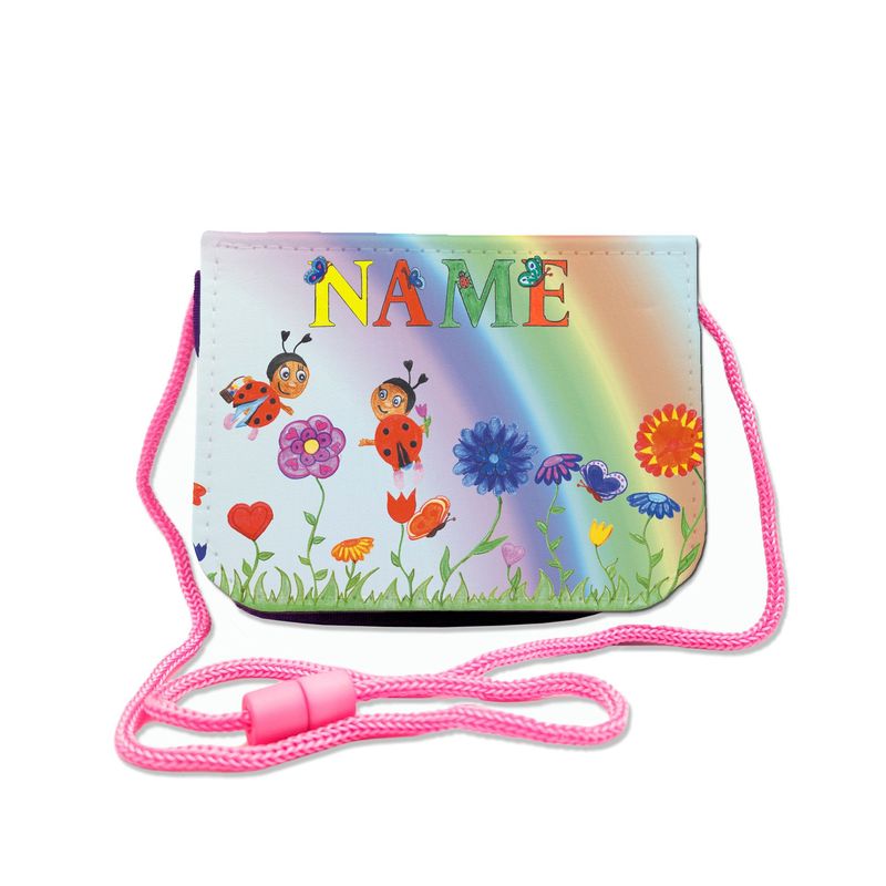 Marienkäfer Brustbeutel Brustbeutel mit süßem Marienkäfer-Motiv auf einer Blumenwiese. Transparentes Fach für Busfahrkarten und Schnur mit Sicherheitsverschluss zum Umhängen.
