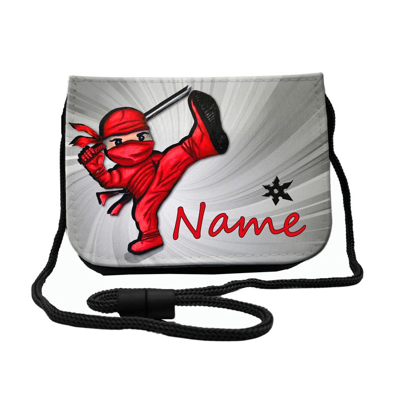 Ninja Brustbeutel Brustbeutel mit dynamischem Ninja-Motiv in Actionpose, ideal für kleine Kämpfer. Transparentes Fach für Busfahrkarten und Schnur mit Sicherheitsverschluss zum Umhängen.