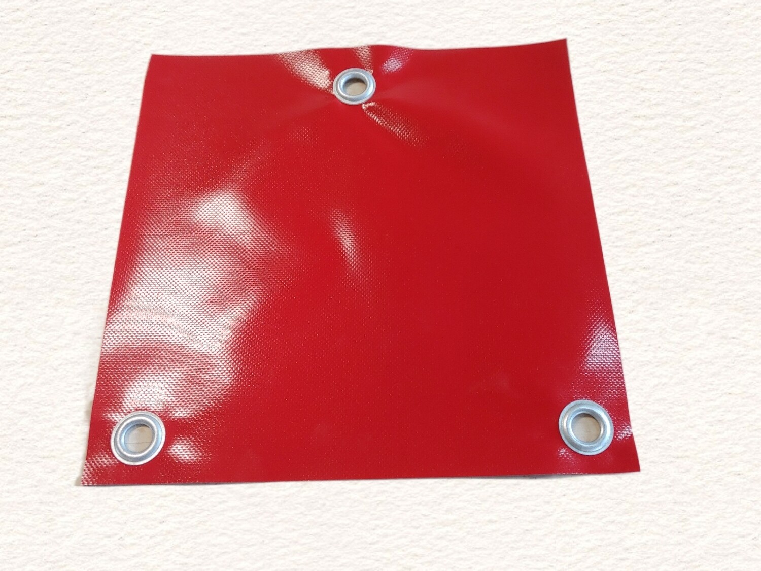PVC Universal – Warnflagge/Warnfahne 30cm x 30cm rot mit 3 rostfreien  Rundösen Ø16mm zur einfachen & sicheren Befestigung an überstehenden Lasten  –