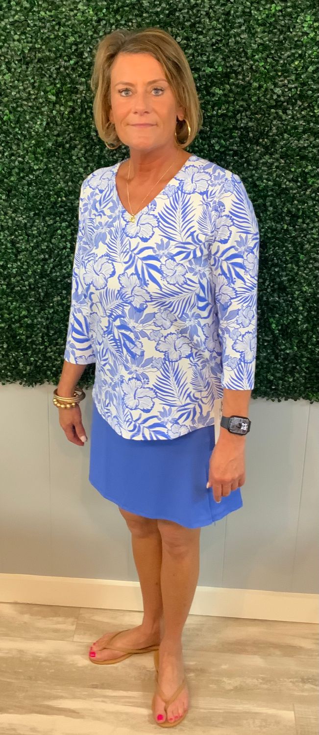 Lula-B Vneck printed 3/4 sleeve top