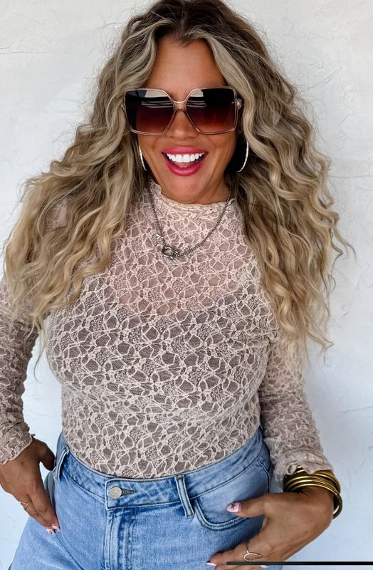 JOLIE LACE THUMBHOLE TOP