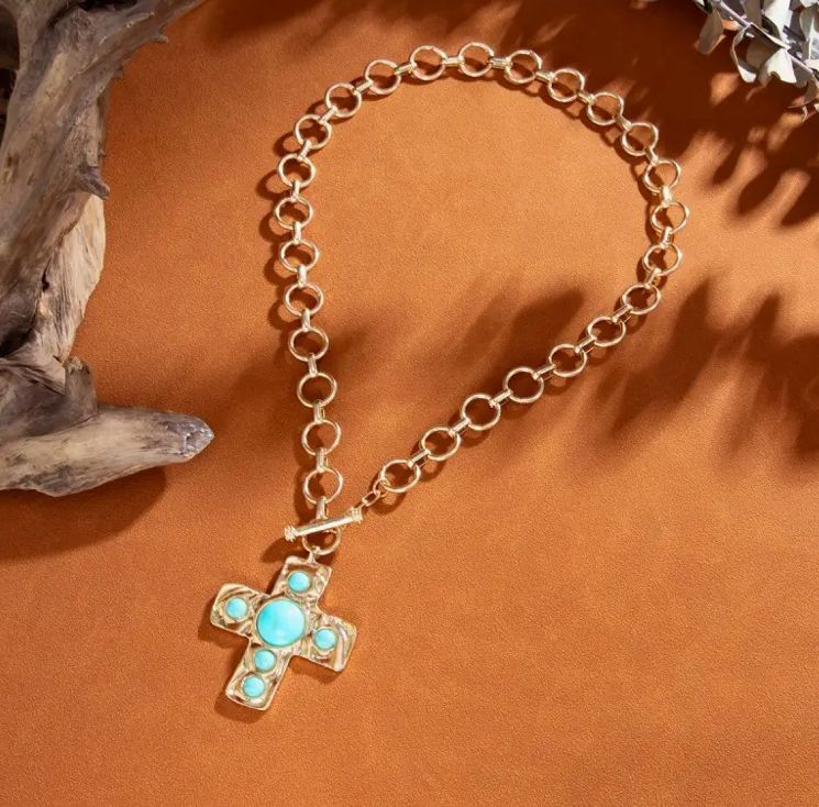 Noteable Hammered Cross Front toggle Necklace