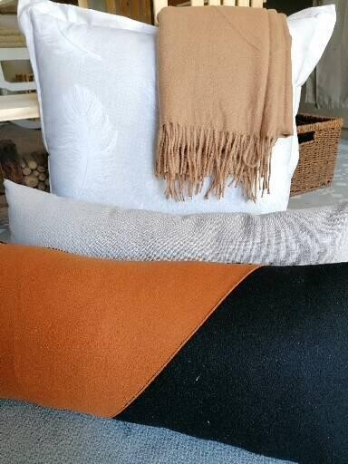 2/tone cushions