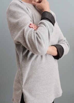 Leather cuffs grey knit